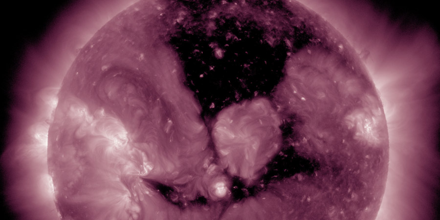 Large coronal hole faces Earth